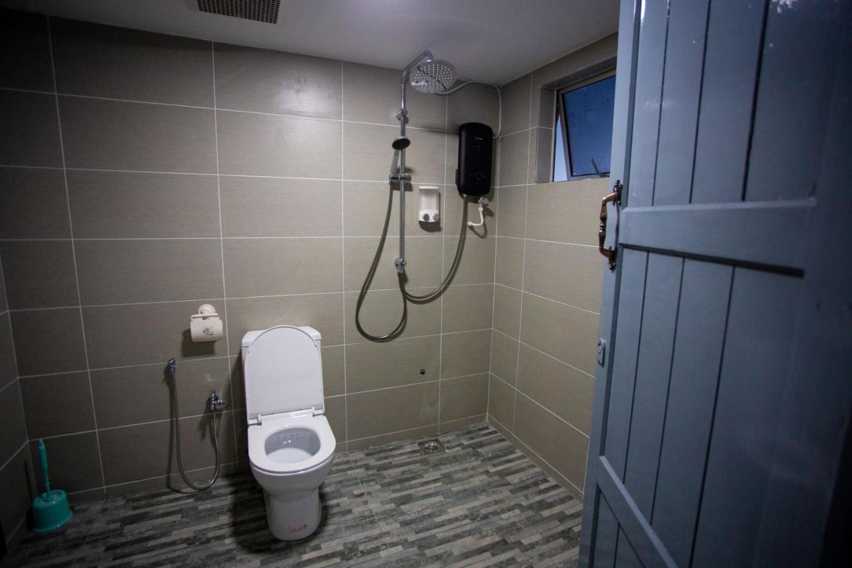 Hom2Rex Kuching Homestay Taman Timberland Bagian luar foto
